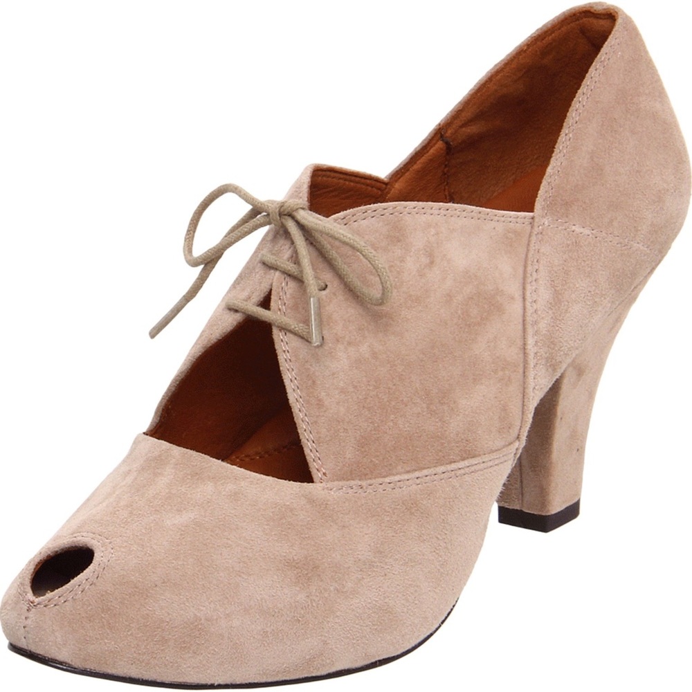 Gentle Souls by Kenneth Cole Women's Rem Side in Light Taupe (Size 6.5)